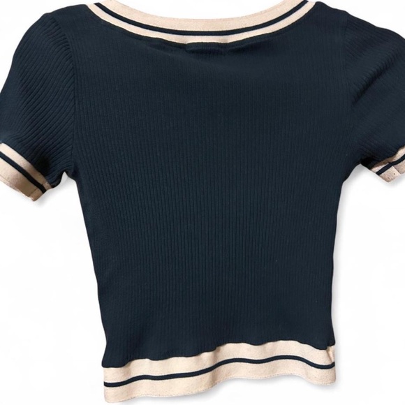 Forever 21 Navy and Cream V-Neck Crop Top - Picture 6 of 9